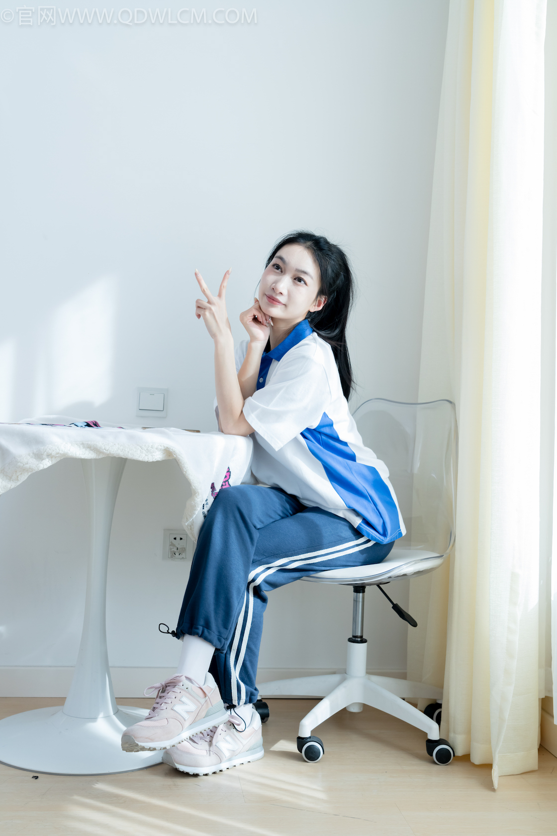 物恋传媒 - NO.2186期 《小影》 运动鞋，厚白丝，校服裤里丝，物恋传媒，物恋摄影映画