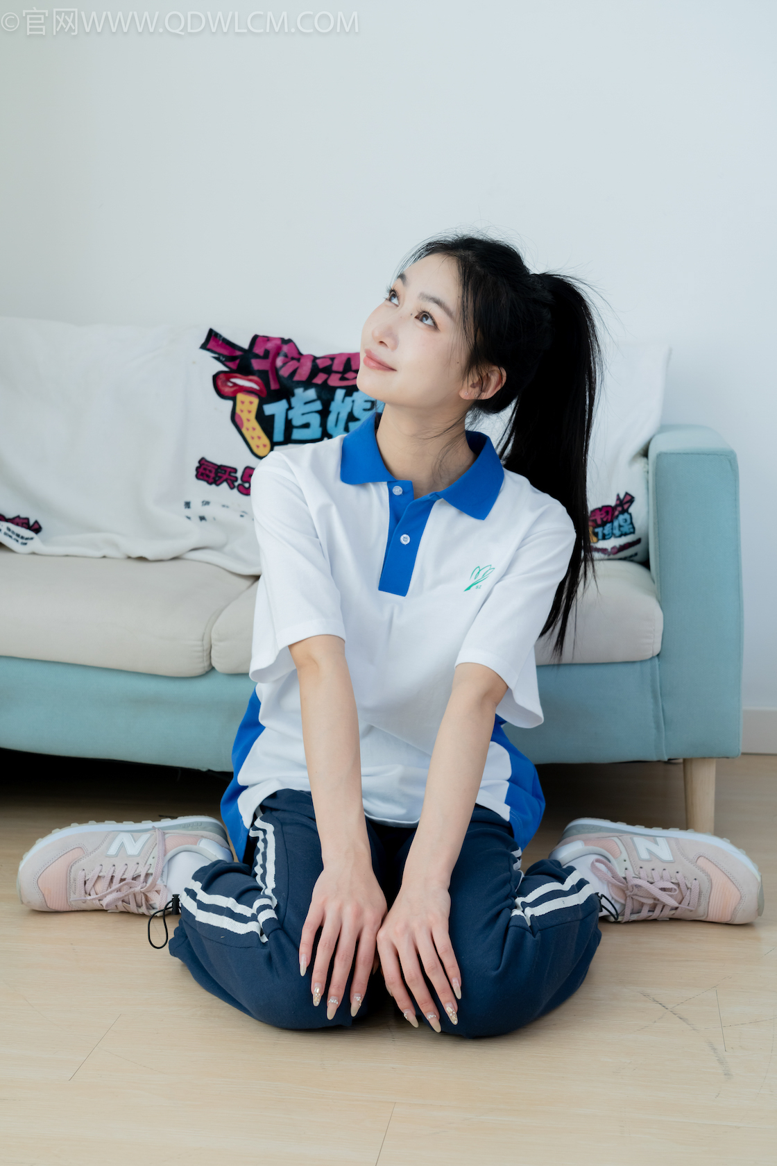 物恋传媒 - NO.2186期 《小影》 运动鞋，厚白丝，校服裤里丝，物恋传媒，物恋摄影映画