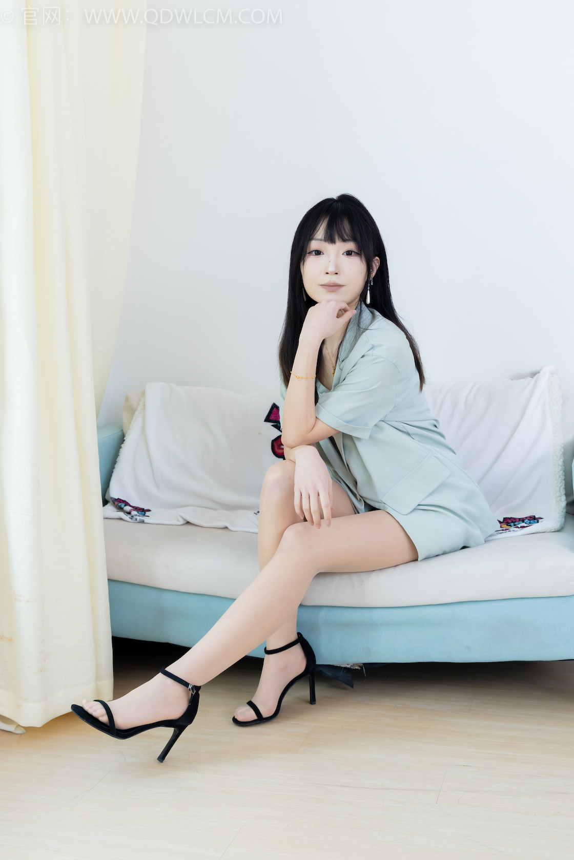 资讯|物恋传媒 &#8211; NO.2217期 《嘟嘟》 三双高跟鞋，肉丝[脚尖微加固款]，裸足，视频以超近景特写为主