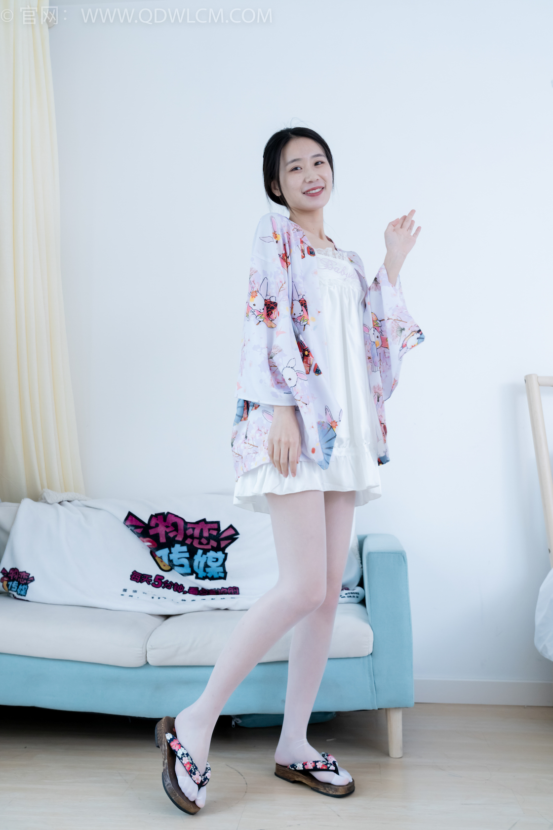 资讯|物恋传媒 &#8211; NO.2198期 《菜菜》 木屐，白丝[脚尖加固款]，裸足，裸足淋炼乳甜点摆盘剧情