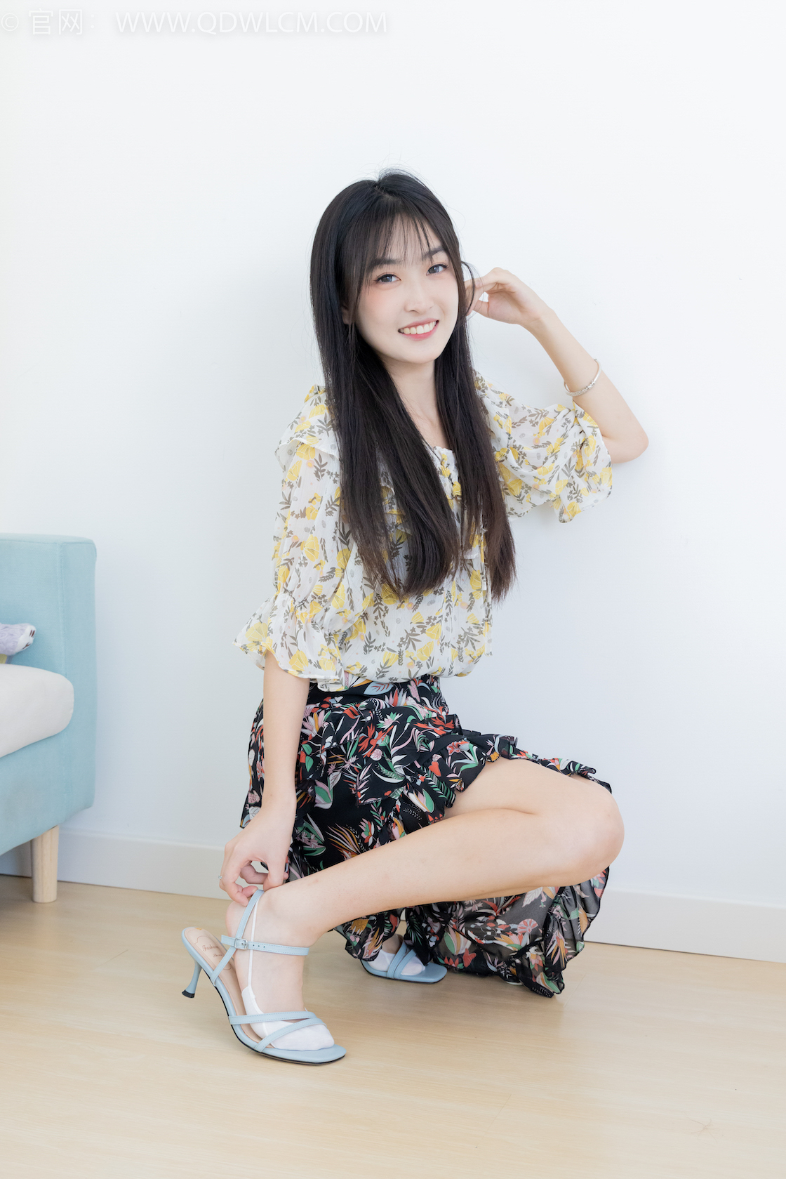 资讯|物恋传媒 &#8211; NO.2200期 《嘉木》 高跟凉鞋，吊带白船袜，昏睡剧情，物恋传媒，物恋摄影映画