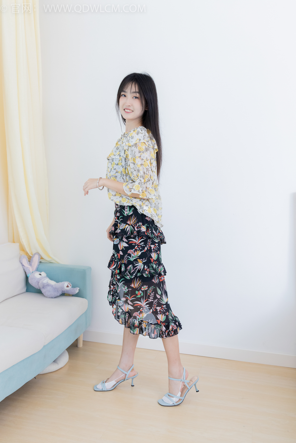 资讯|物恋传媒 &#8211; NO.2200期 《嘉木》 高跟凉鞋，吊带白船袜，昏睡剧情，物恋传媒，物恋摄影映画