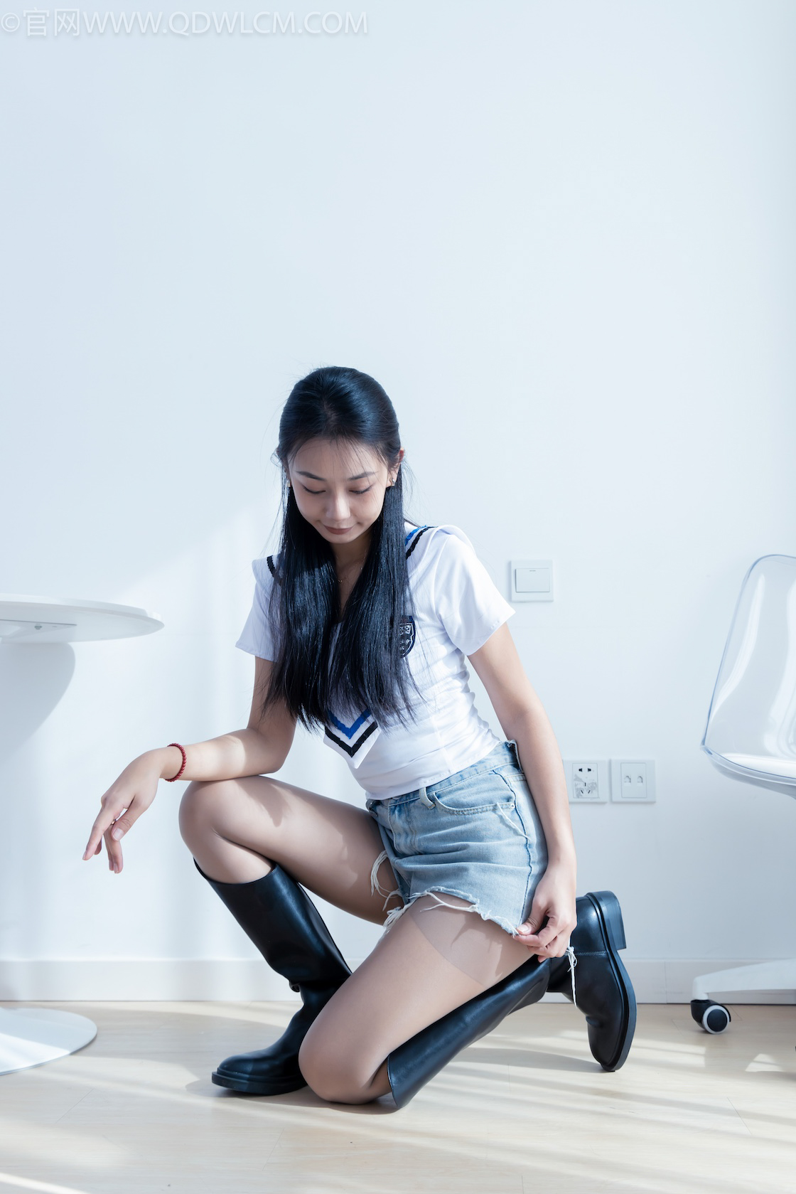 资讯|物恋传媒 &#8211; NO.2272期 《岚岚》 长靴，薄咖丝[脚尖加固款，仅在灰丝里打底]，薄灰丝[脚尖加固款]，两双丝袜