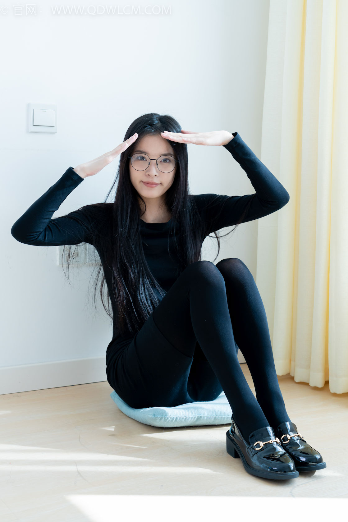 资讯|物恋传媒 &#8211; NO.2256期 《茯苓》 平底鞋，厚肉丝，厚黑丝，皮筋绑脚和挠脚心剧情，物恋传媒摄影作品