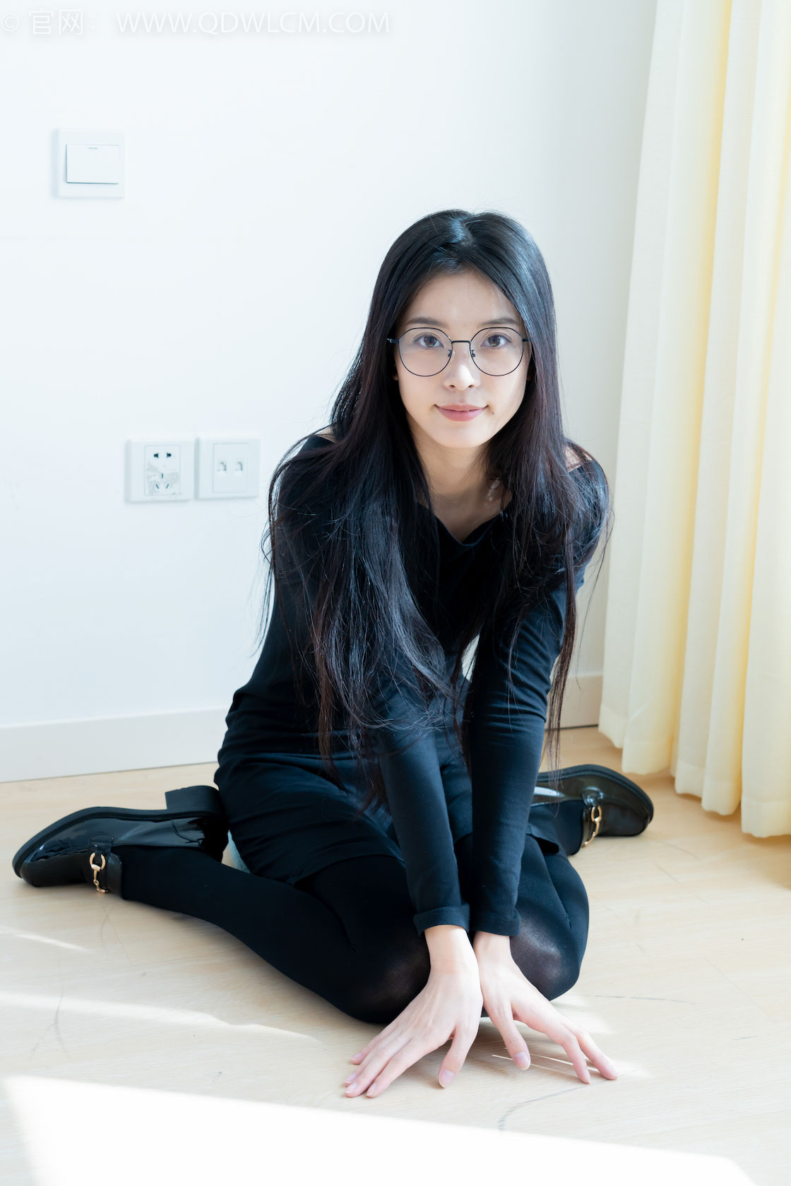 资讯|物恋传媒 &#8211; NO.2256期 《茯苓》 平底鞋，厚肉丝，厚黑丝，皮筋绑脚和挠脚心剧情，物恋传媒摄影作品