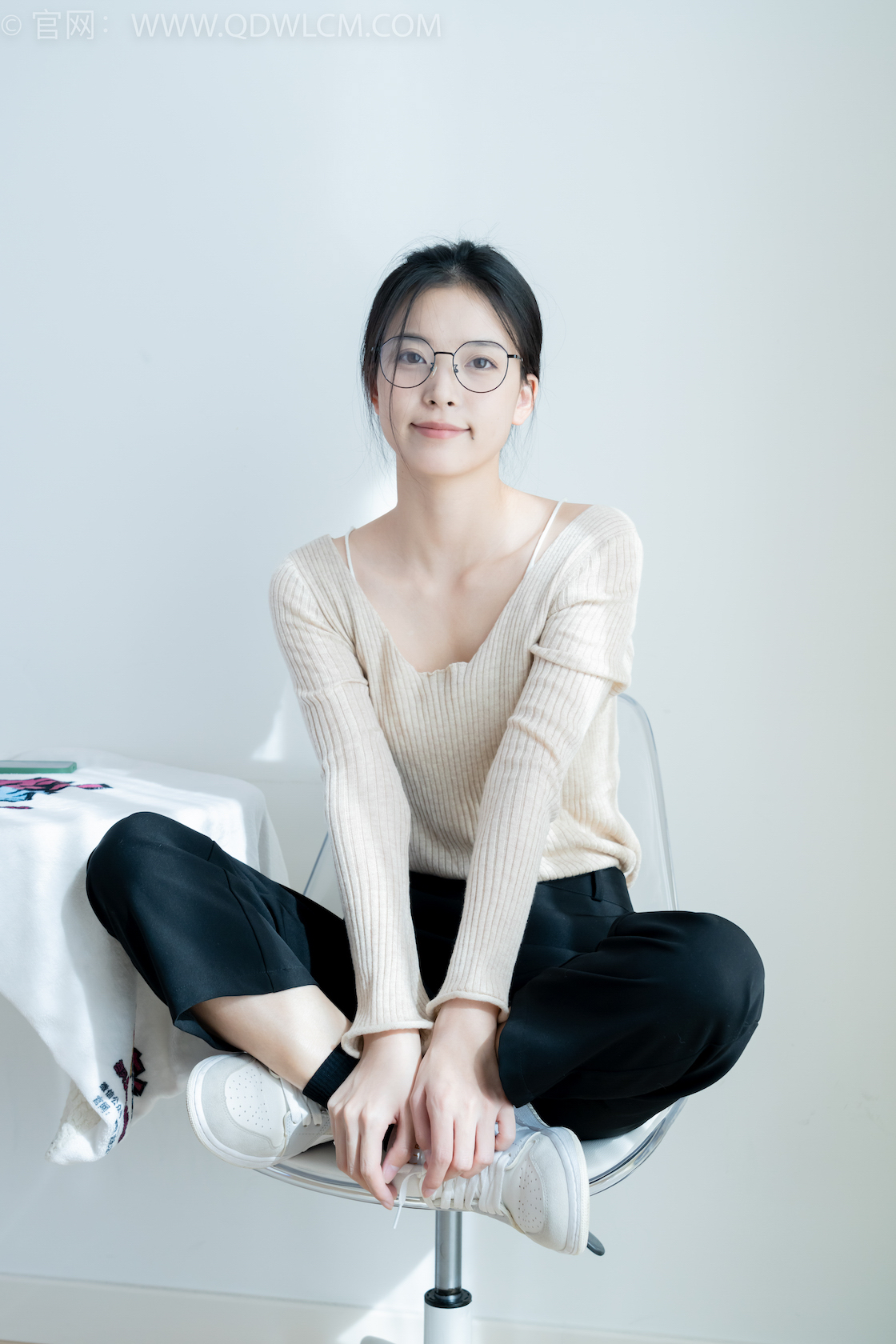 资讯|物恋传媒 &#8211; NO.2290期 《茯苓》 板鞋，皮鞋，白船袜，黑棉袜，皮筋绑脚老头乐挠脚剧情