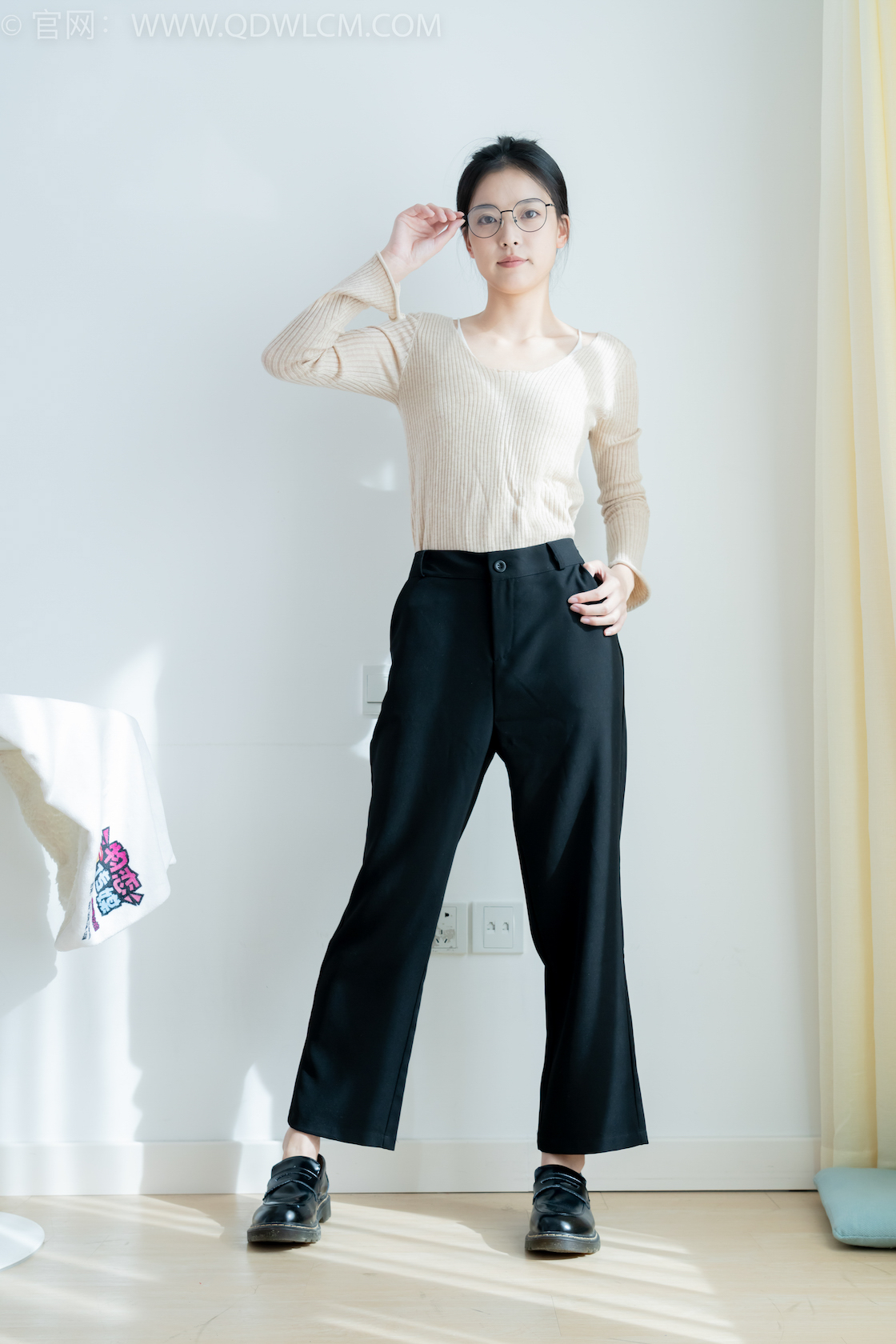 资讯|物恋传媒 &#8211; NO.2290期 《茯苓》 板鞋，皮鞋，白船袜，黑棉袜，皮筋绑脚老头乐挠脚剧情