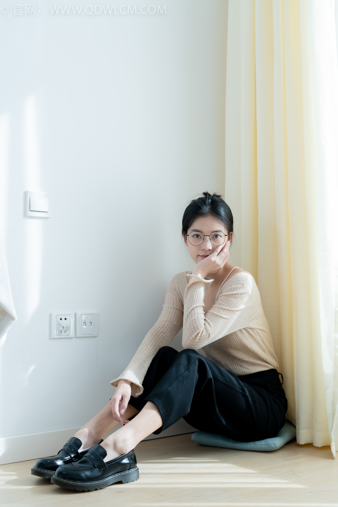 资讯|物恋传媒 &#8211; NO.2290期 《茯苓》 板鞋，皮鞋，白船袜，黑棉袜，皮筋绑脚老头乐挠脚剧情