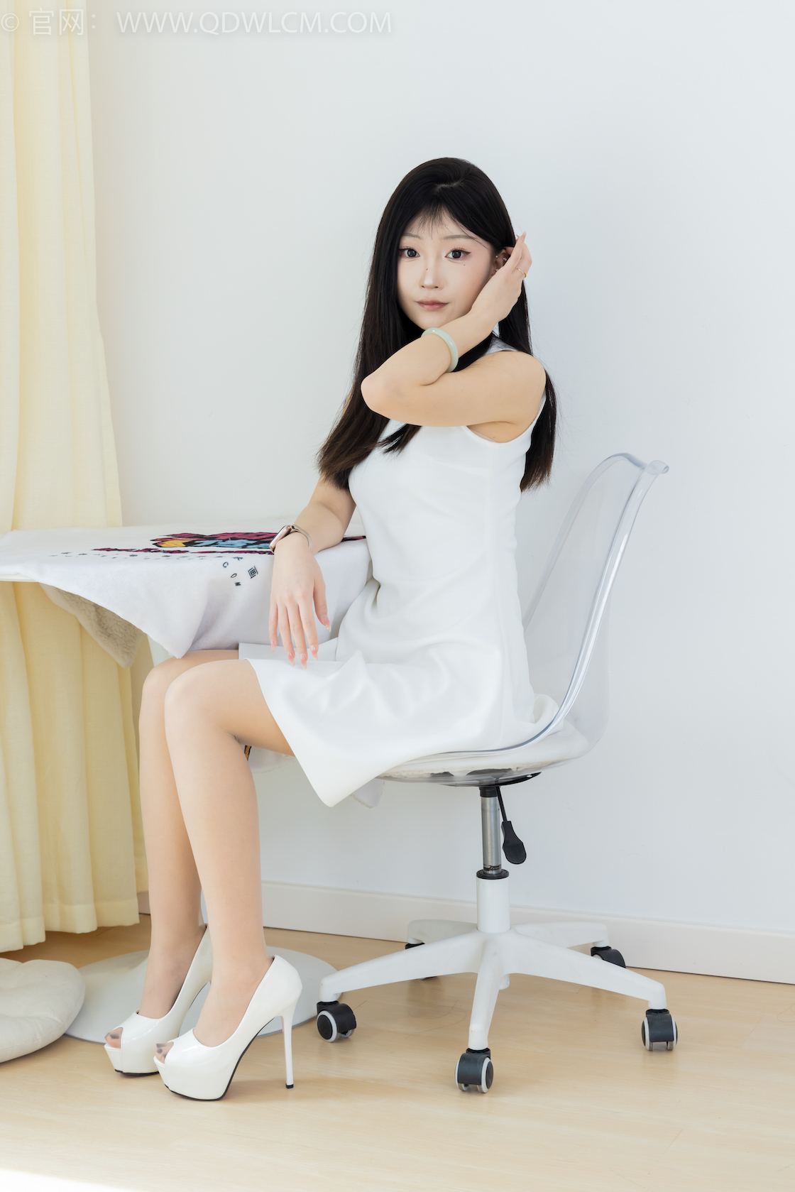 资讯|物恋传媒 &#8211; NO.2311期 《嘟嘟》 高跟鞋，薄肉丝[脚尖透明款]，气垫梳老头乐挠脚剧情