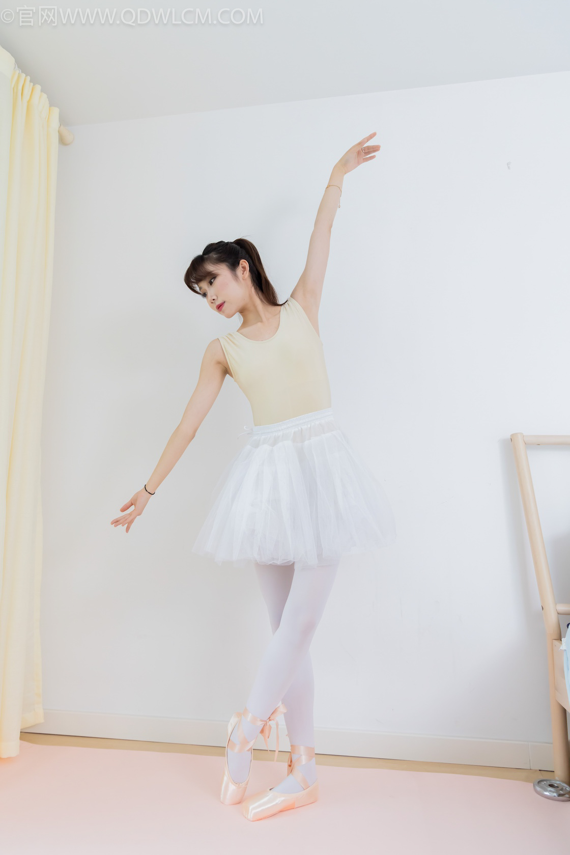资讯|物恋传媒 &#8211; NO.2307期 《泡泡》 芭蕾鞋，厚白丝，芭蕾动作，皮筋绑脚剧情，物恋传媒，物恋摄影映画