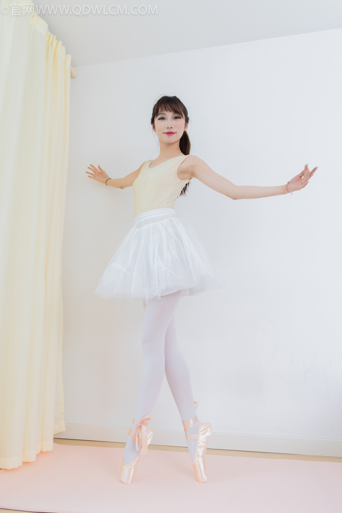 资讯|物恋传媒 &#8211; NO.2307期 《泡泡》 芭蕾鞋，厚白丝，芭蕾动作，皮筋绑脚剧情，物恋传媒，物恋摄影映画