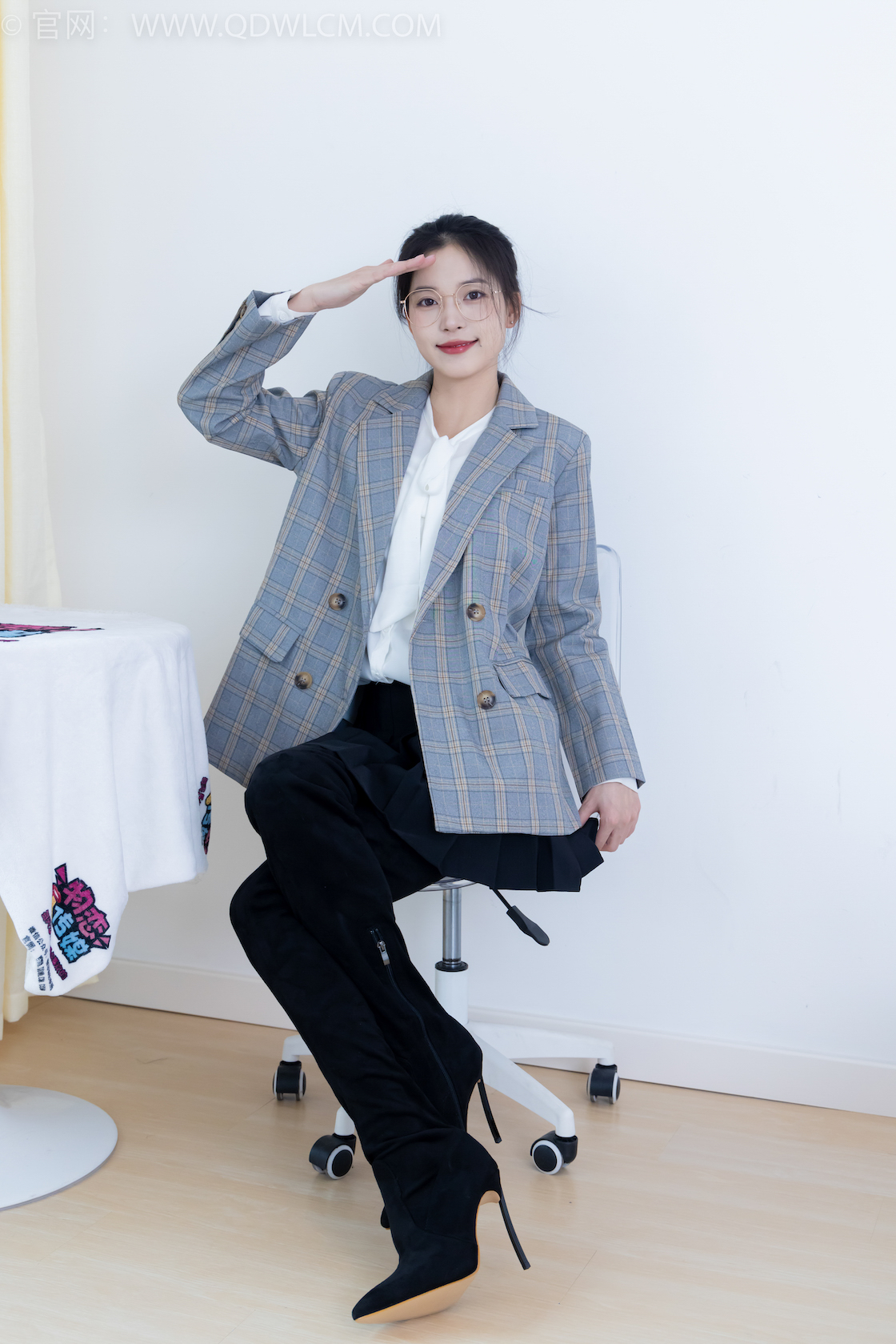 资讯|物恋传媒 &#8211; NO.2349期 《茯苓》 高跟长靴，高跟凉鞋，厚肉丝，薄黑丝[脚尖加固款]，穿脱丝袜剧情