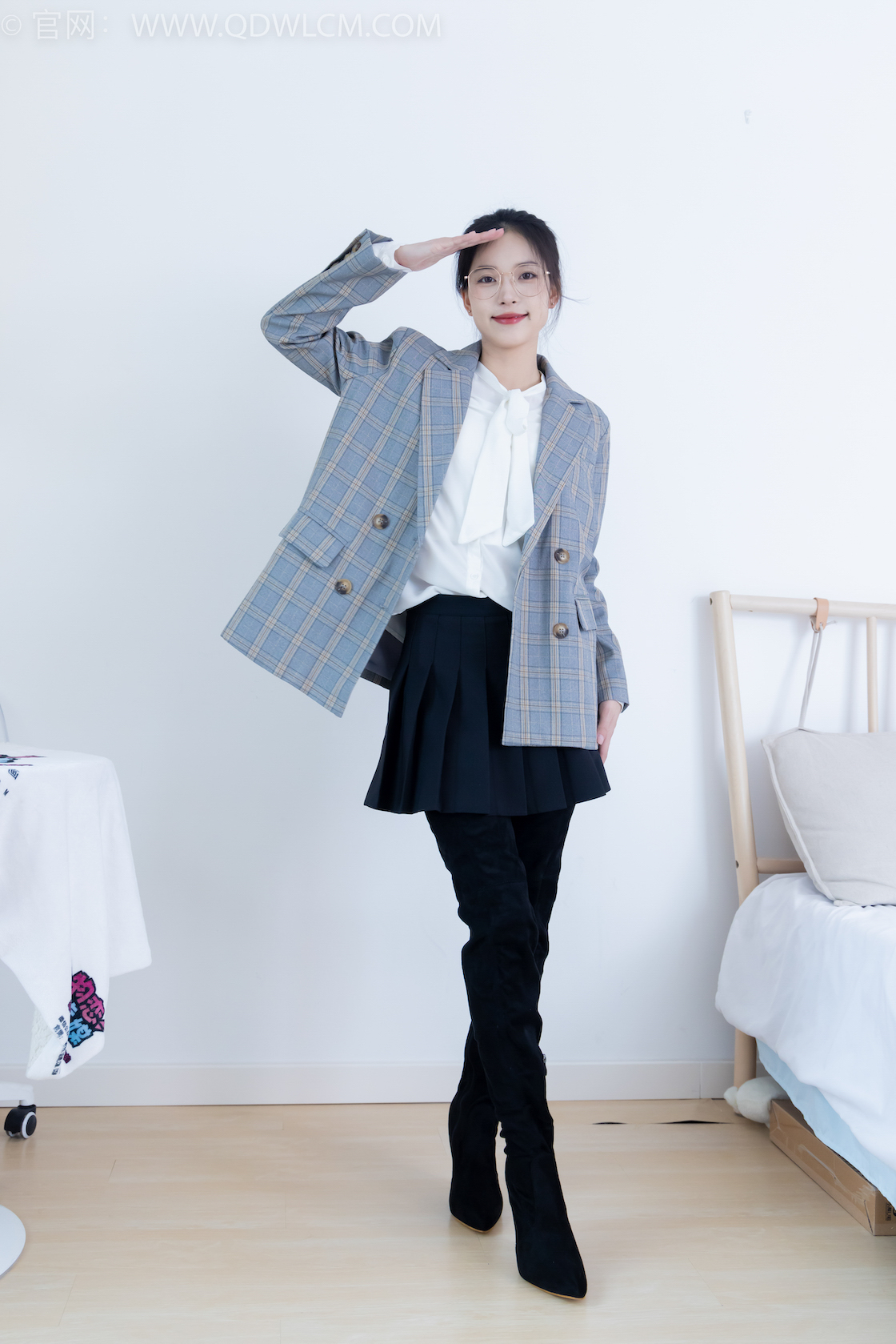 资讯|物恋传媒 &#8211; NO.2349期 《茯苓》 高跟长靴，高跟凉鞋，厚肉丝，薄黑丝[脚尖加固款]，穿脱丝袜剧情