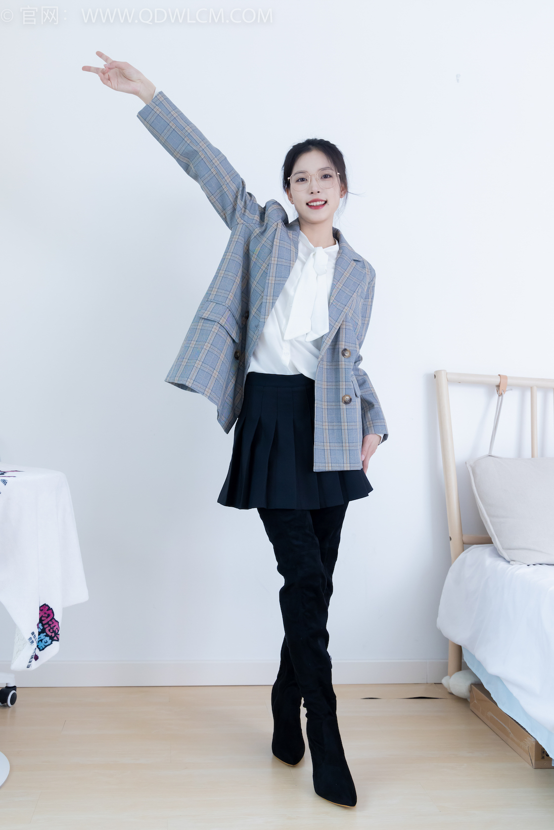 资讯|物恋传媒 &#8211; NO.2349期 《茯苓》 高跟长靴，高跟凉鞋，厚肉丝，薄黑丝[脚尖加固款]，穿脱丝袜剧情