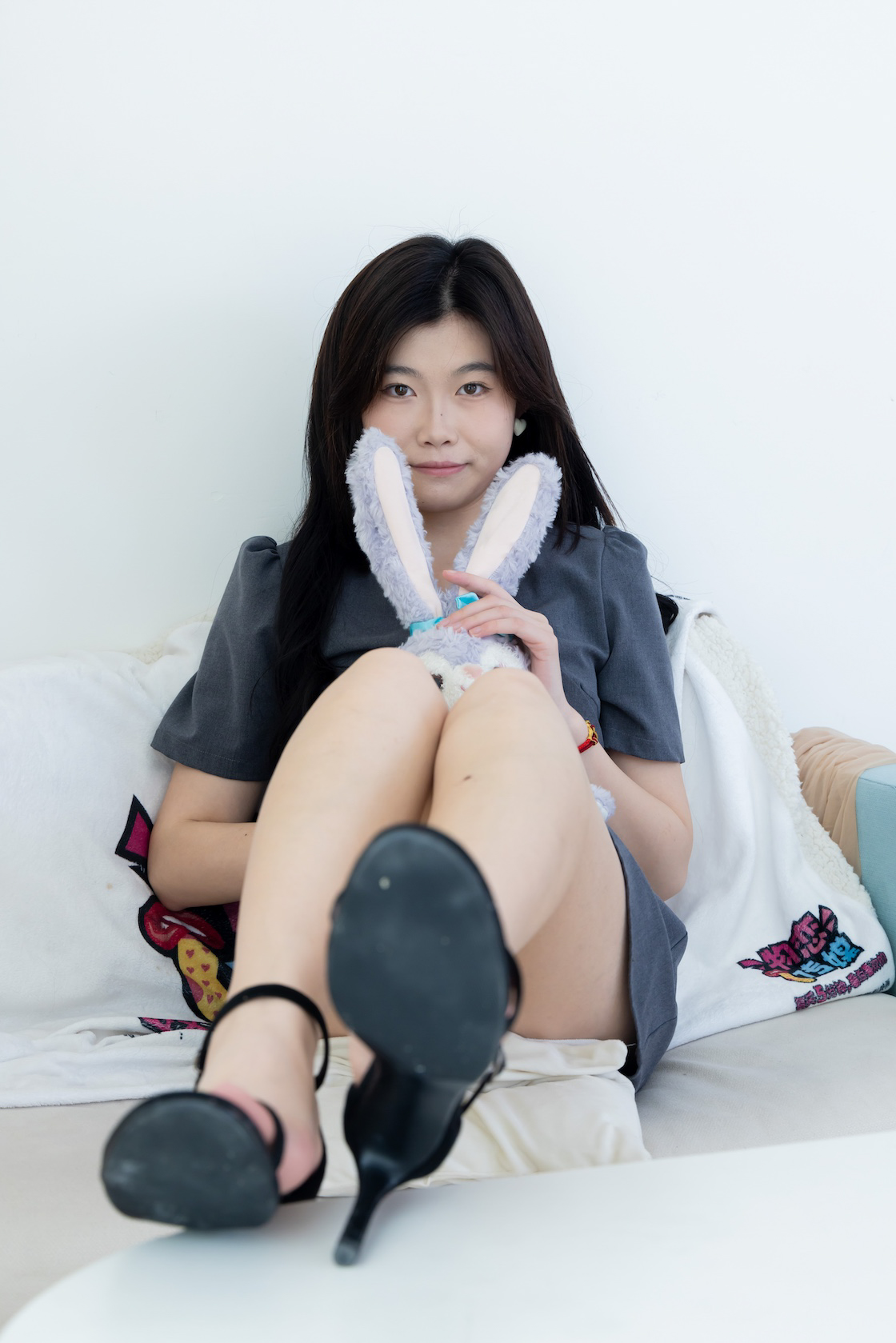 资讯|物恋传媒 &#8211; NO.2336期 《樱桃》 三双高跟鞋，薄肉丝[脚尖透明款]，裸足，视频以超近景特写为主