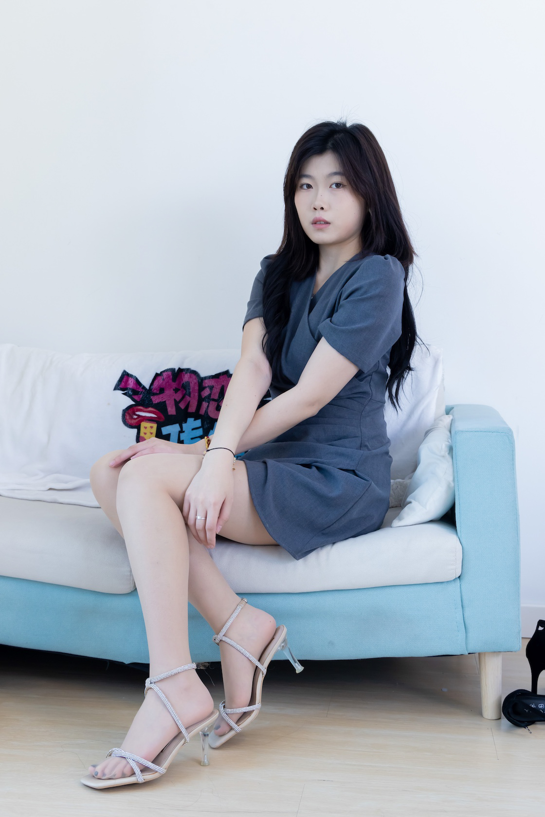 资讯|物恋传媒 &#8211; NO.2336期 《樱桃》 三双高跟鞋，薄肉丝[脚尖透明款]，裸足，视频以超近景特写为主