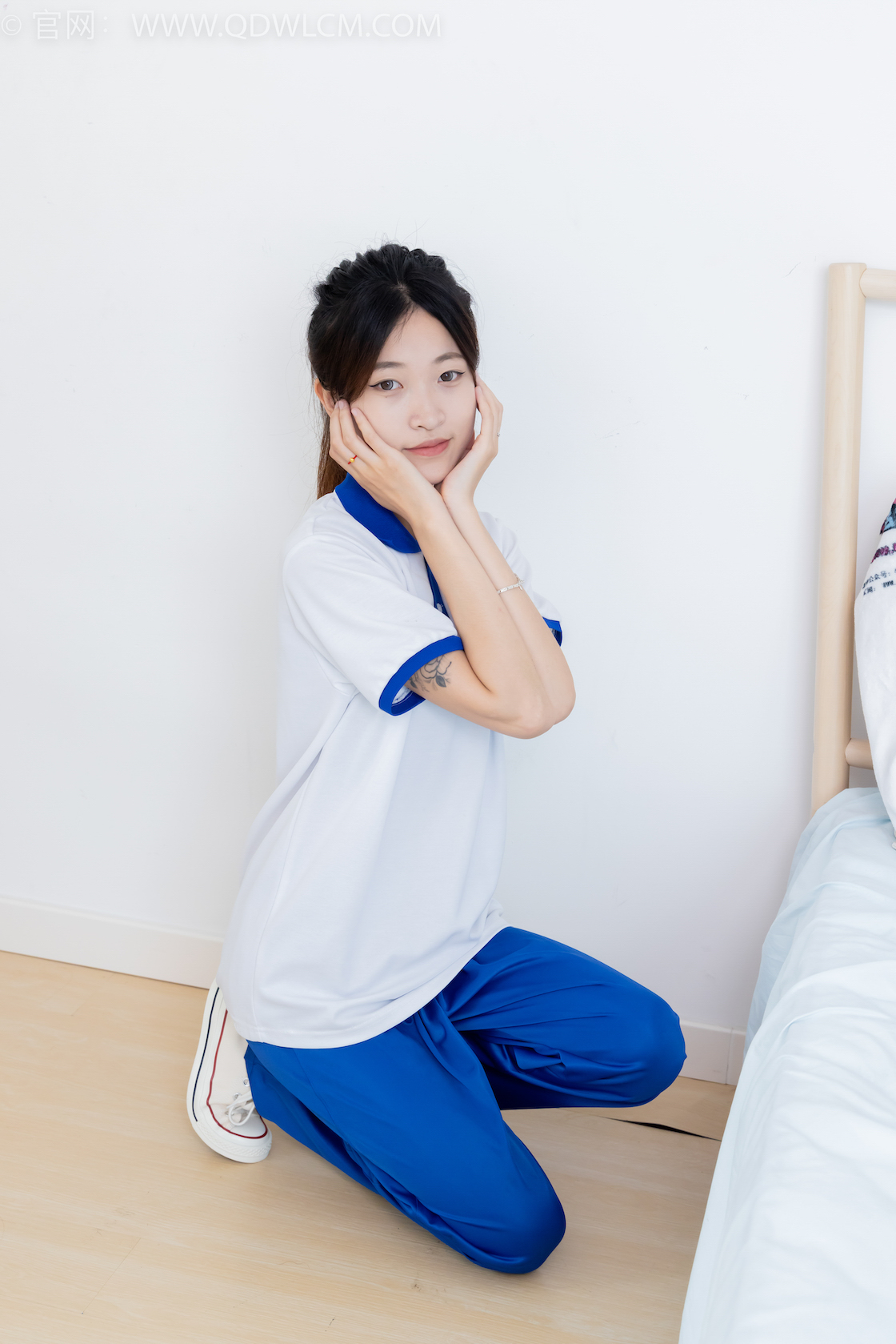 资讯|物恋传媒 &#8211; NO.2387期 《小夏》 帆布鞋，白短棉袜，薄肉丝[脚尖加固款]，校服