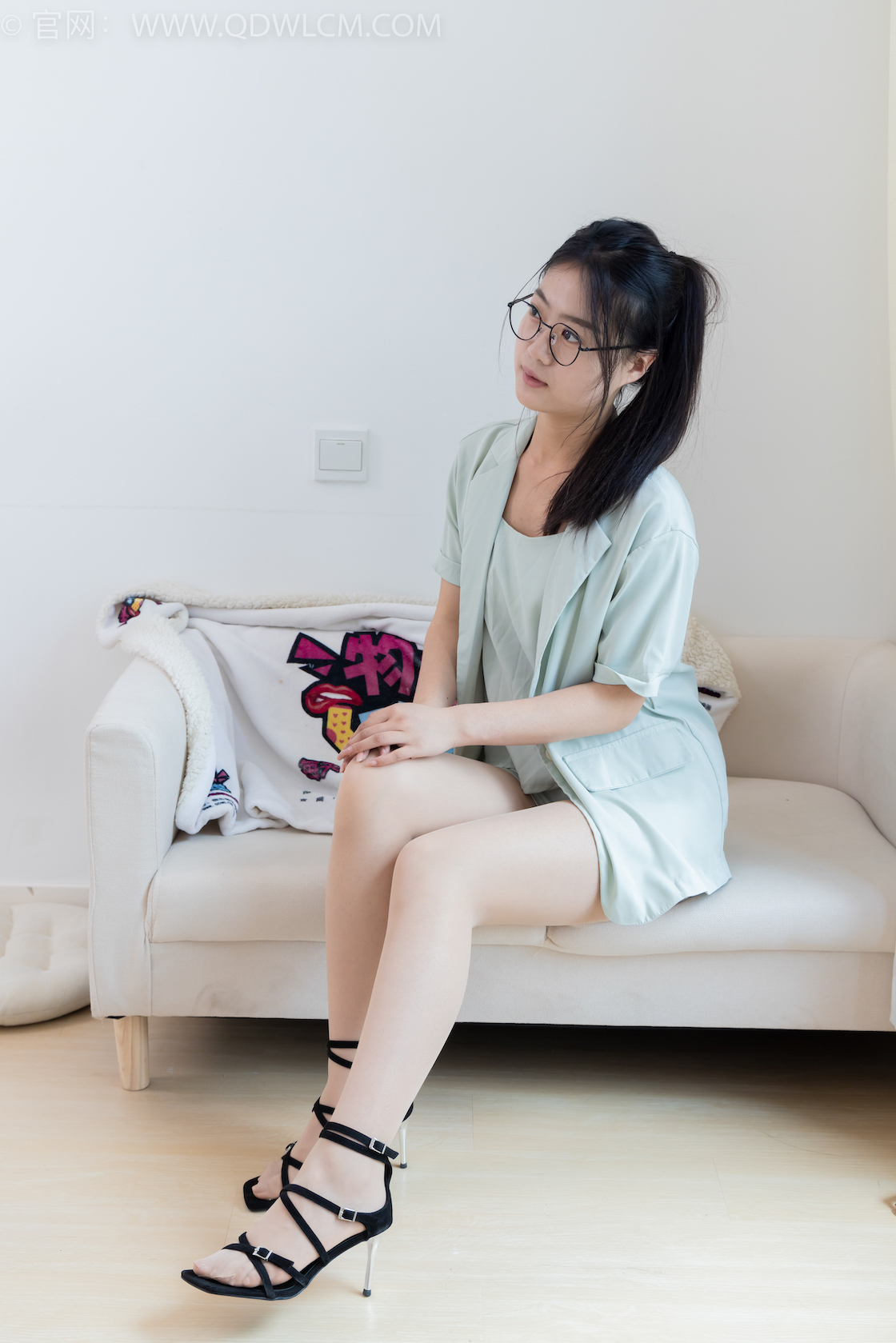 资讯|物恋传媒 &#8211; NO.2384期 《芋头》 三双高跟鞋，薄肉丝[脚尖透明款]，裸足，物恋传媒，物恋摄影映画