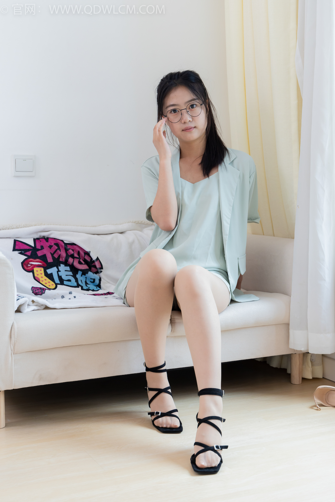 资讯|物恋传媒 &#8211; NO.2384期 《芋头》 三双高跟鞋，薄肉丝[脚尖透明款]，裸足，物恋传媒，物恋摄影映画