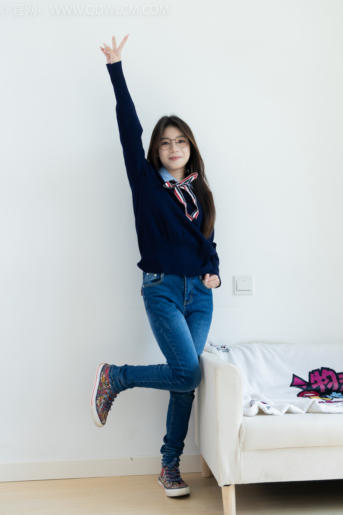 资讯|物恋传媒 &#8211; NO.2379期 《闪闪》 帆布鞋，白棉袜，厚白丝小腿袜，裸足，物恋传媒，物恋摄影映画