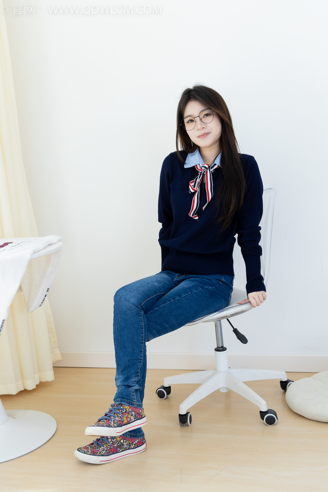 资讯|物恋传媒 &#8211; NO.2379期 《闪闪》 帆布鞋，白棉袜，厚白丝小腿袜，裸足，物恋传媒，物恋摄影映画