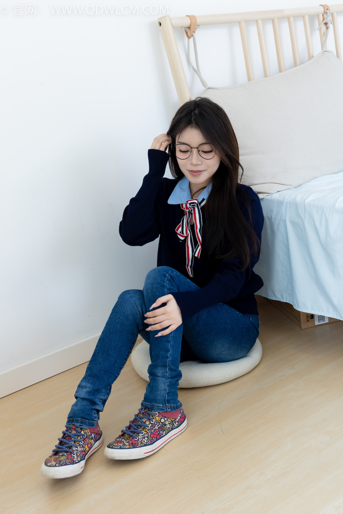 资讯|物恋传媒 &#8211; NO.2379期 《闪闪》 帆布鞋，白棉袜，厚白丝小腿袜，裸足，物恋传媒，物恋摄影映画