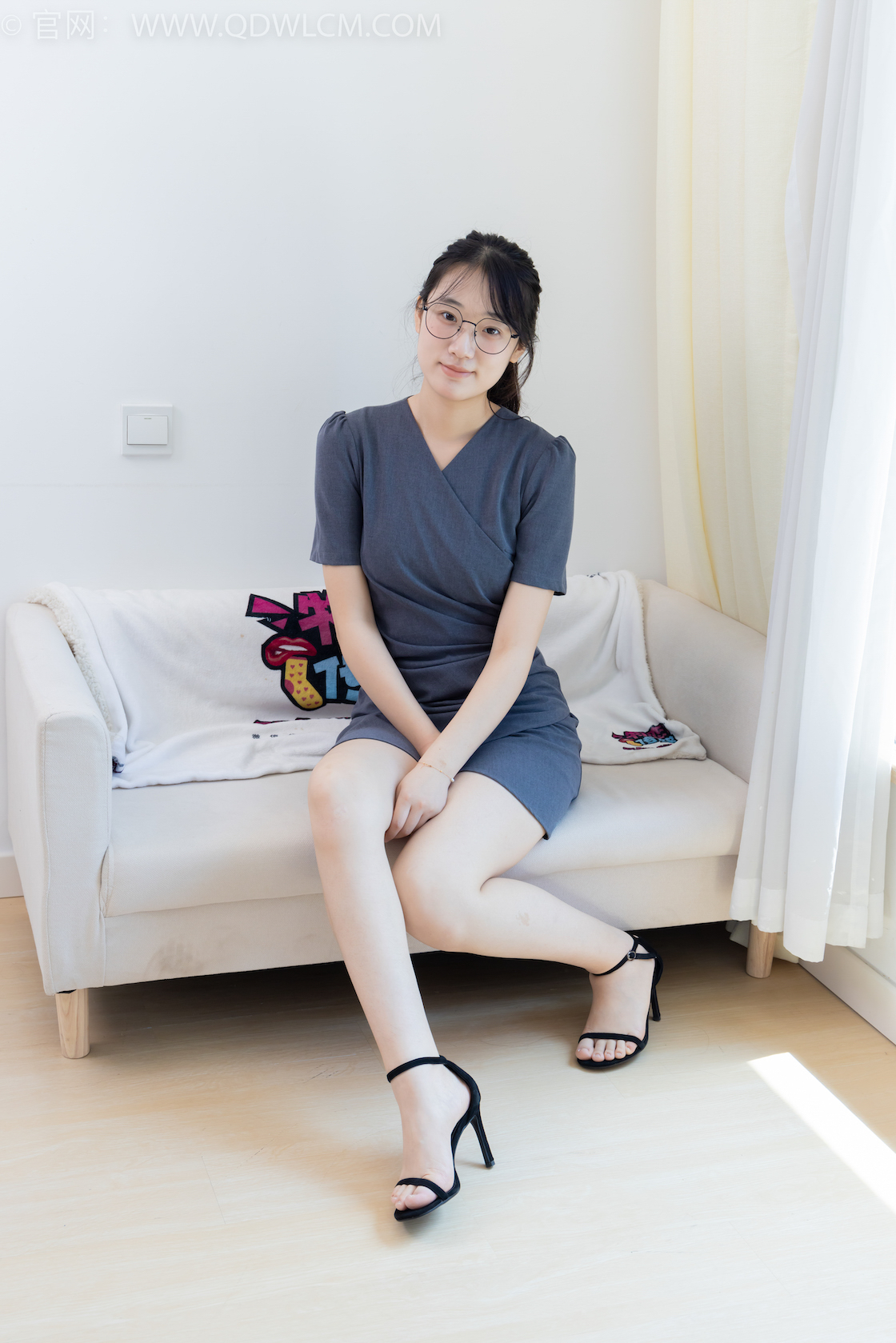 资讯|物恋传媒 &#8211; NO.2466期 《小椿》 三双高跟鞋，薄肉丝[脚尖透明款]，裸足，视频为超近景特写