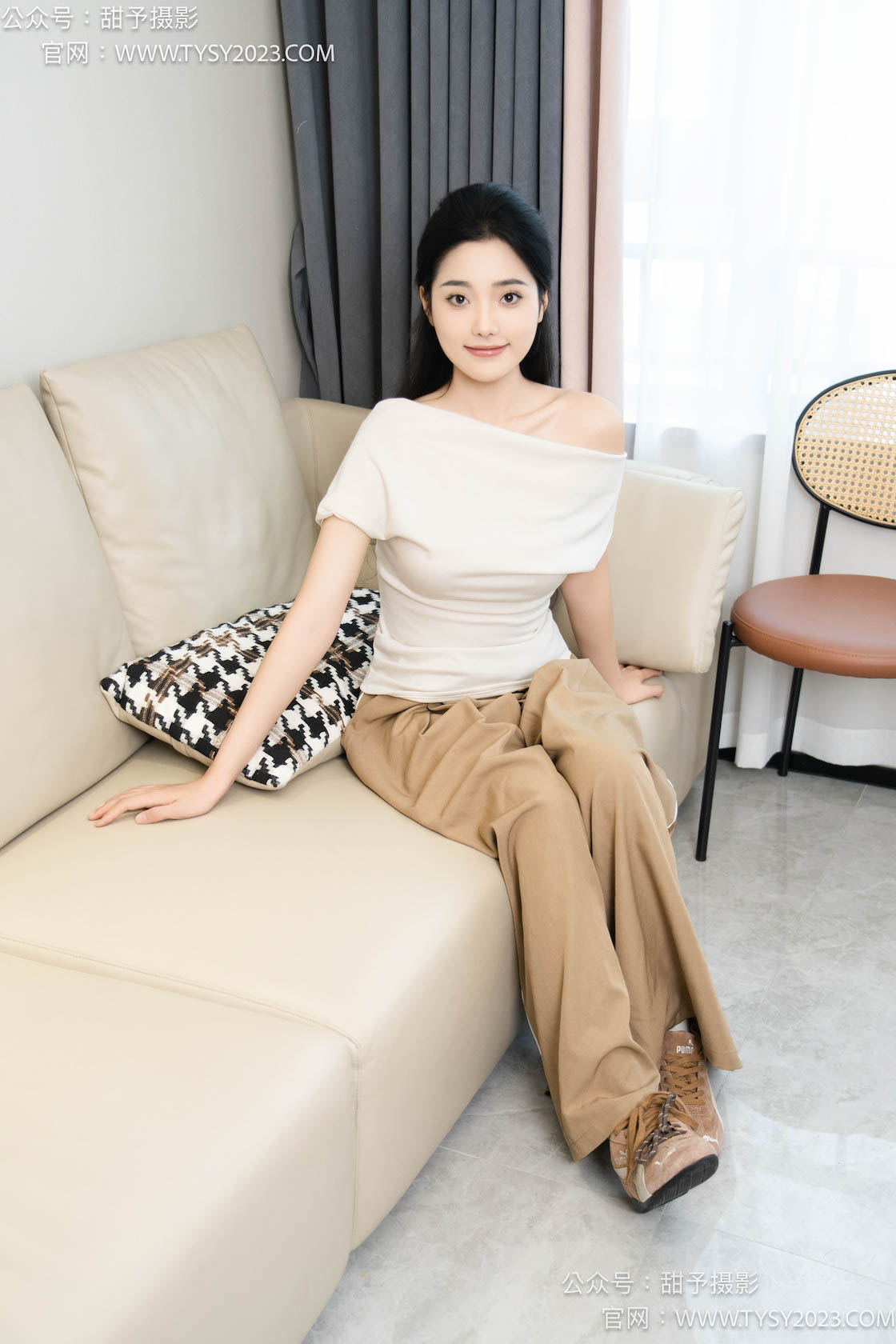 资讯|甜予摄影 &#8211; NO.250期 《啾啾》 运动鞋，白棉袜，薄肉丝[脚尖加固款]