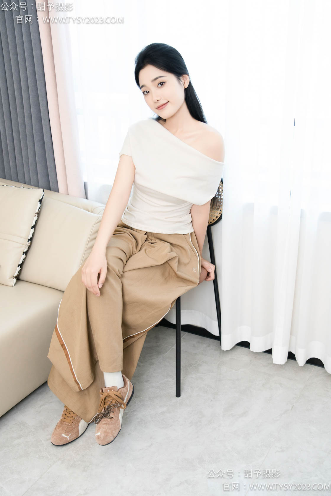 资讯|甜予摄影 &#8211; NO.250期 《啾啾》 运动鞋，白棉袜，薄肉丝[脚尖加固款]