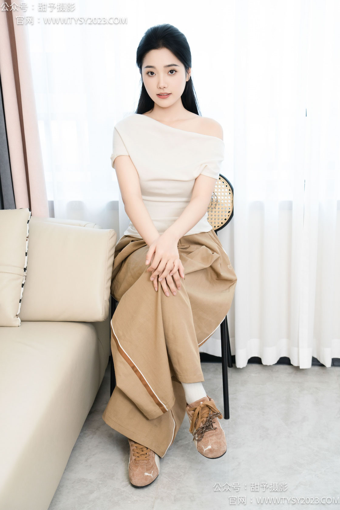 资讯|甜予摄影 &#8211; NO.250期 《啾啾》 运动鞋，白棉袜，薄肉丝[脚尖加固款]