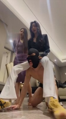 资讯|直播视频 《凉子》双S-虐乳骑马踩踏白袜辱《双视角版》 [48分56秒]