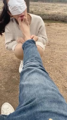 资讯|直播视频 《宇王》户外遛母狗舔脚 [17分26秒]