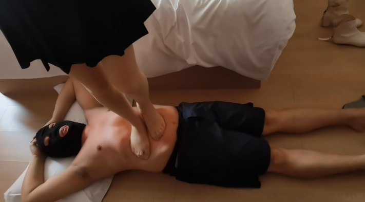 女王女主 肉丝猛攻脆弱部分，脚尖脚跟碾压 [48分56秒]