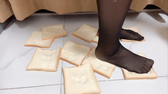 资讯|crush 《仪宝》黑丝裸足踩面包 [9分43秒]