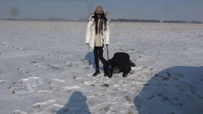 女王女主 《苒溪S》大雪地遛狗，骑马，踩踏 [48分56秒]