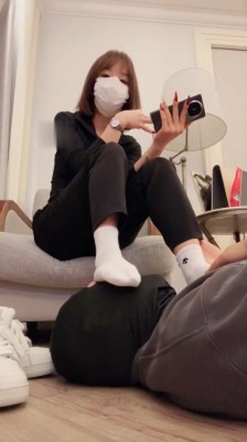 资讯|直播视频 《siu姐姐》运动鞋脏臭棉袜碾压踩 [48分56秒]