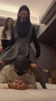直播视频 《宝娜》双S-坐脸窒息/骑马踩踏耳光 [48分56秒]