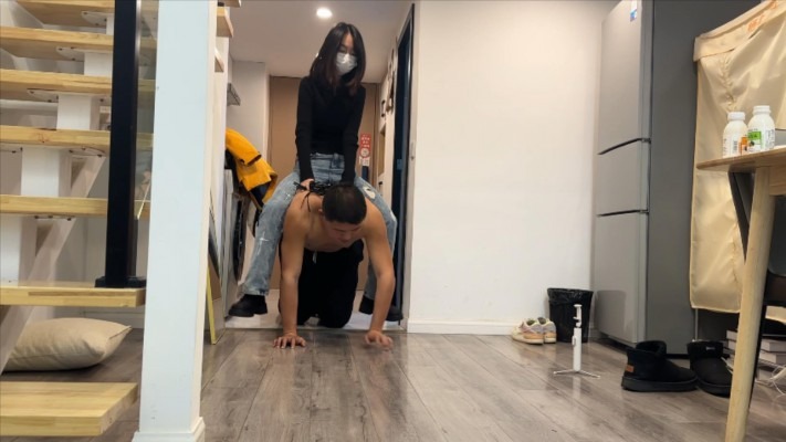 资讯|子怡工作室 《无双sama》 骑马耳光鞭打惩罚恋足狗 [48分56秒]