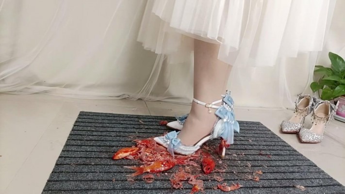 资讯|crush C2989 &#8211; 潇雅甜美白裙白高跟踩烂金鱼 [8分14秒]