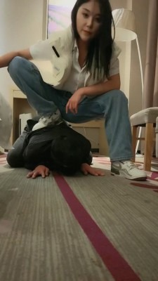 直播视频 《乔伊》沉浸式舔闻素人姐姐的运动鞋白袜《双视角版》 [48分56秒]