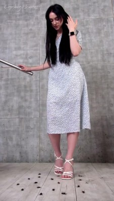 资讯|crush 1377 &#8211; 超清纯妹子稚嫩玉足白高跟凉鞋碾踩扁大蟋蟀 展示鞋底 [37分52秒]