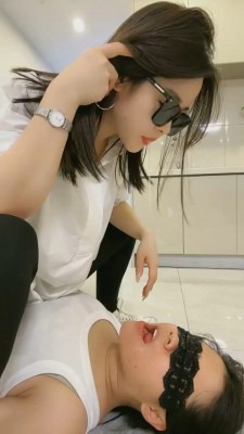 直播视频 《辣姐》口水吐满脸/舔脏鞋底/运动鞋棉袜舔 [30分19秒]