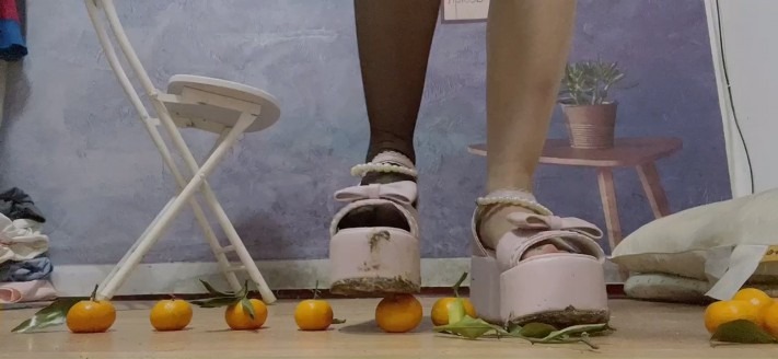 资讯|crush 厚底鞋踩橘子 [11分36秒]