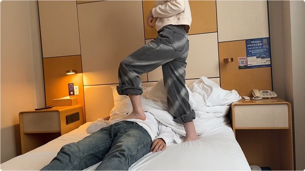 资讯|女王女主 《素人研究生》裸足跳踩肚子（2） [48分56秒]