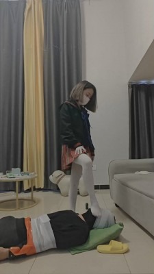 直播视频 《陶拉大人》捆绑白丝脚踩虐窒息 [48分56秒]