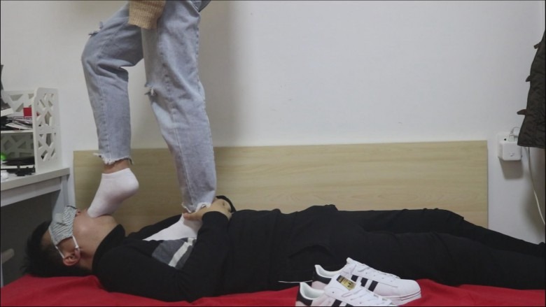 女王女主 被贝壳头篮球姐姐肆意玩弄 [48分56秒]