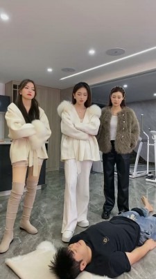 直播视频 《麋鹿银儿》超颜值3S-踩头踢踹天花板-靴子小白鞋 [48分56秒]