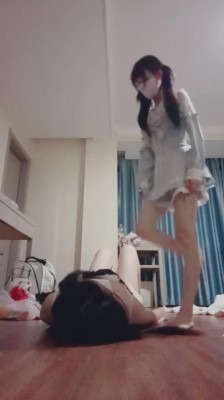 直播视频 《奶味小仙女》内裤塞嘴/坐脸窒息/超羞辱你们的女神 [32分35秒]