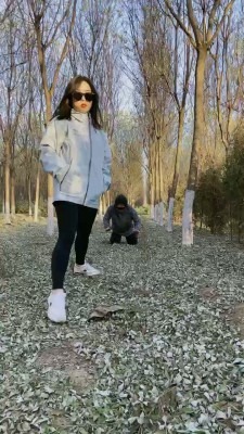 资讯|直播视频 《辣姐》户外母畜场-脏鞋踩狗头/舔泥巴脏鞋底/闻白袜 [23分34秒]