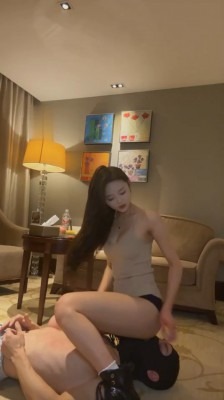 直播视频 《车模尹》舔脏短靴白棉袜/耳光/骑马踩踏/坐脸窒息 [48分56秒]